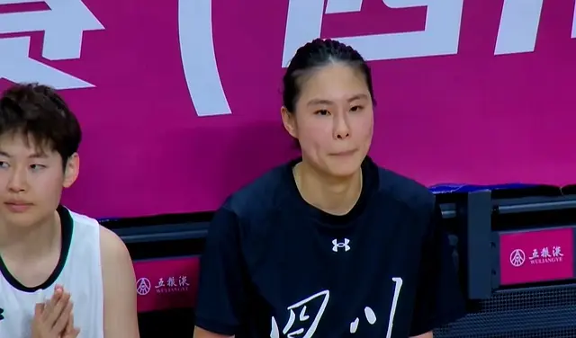 闻发布会上 闻发布会上