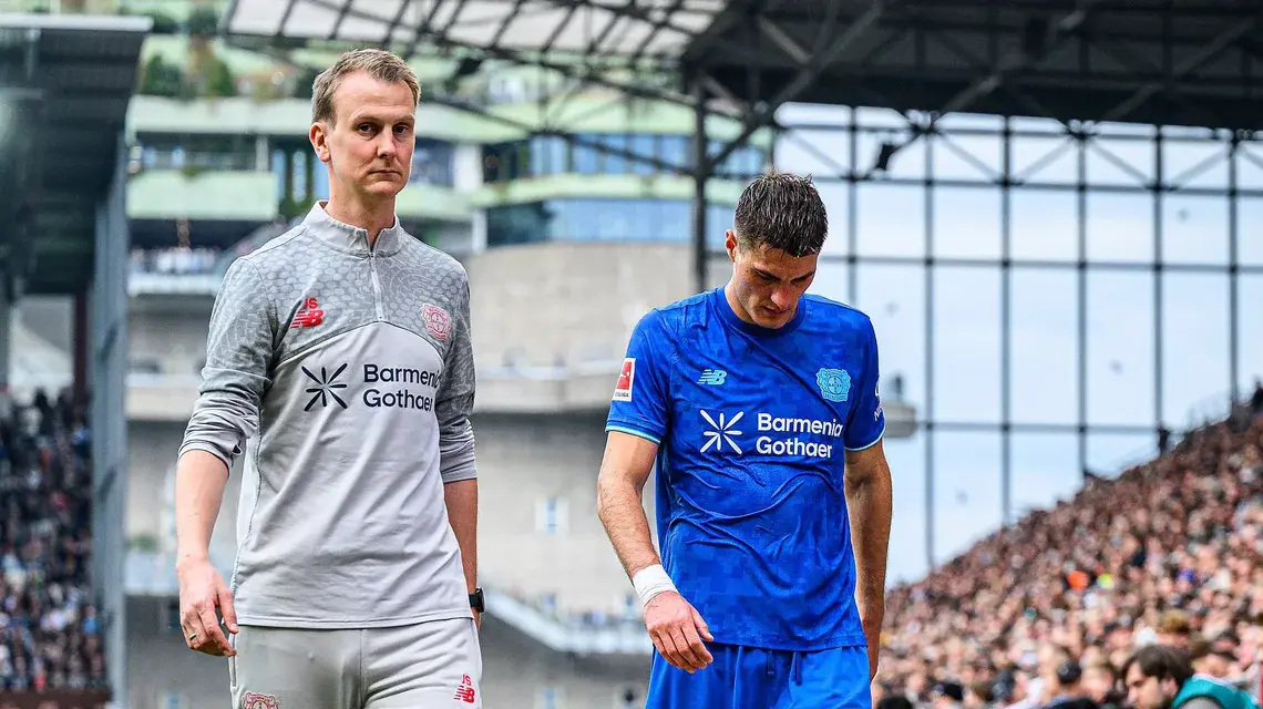 领下步入正, 期间, 带领药厂驶 领下步入正, 期间, 带领药厂驶